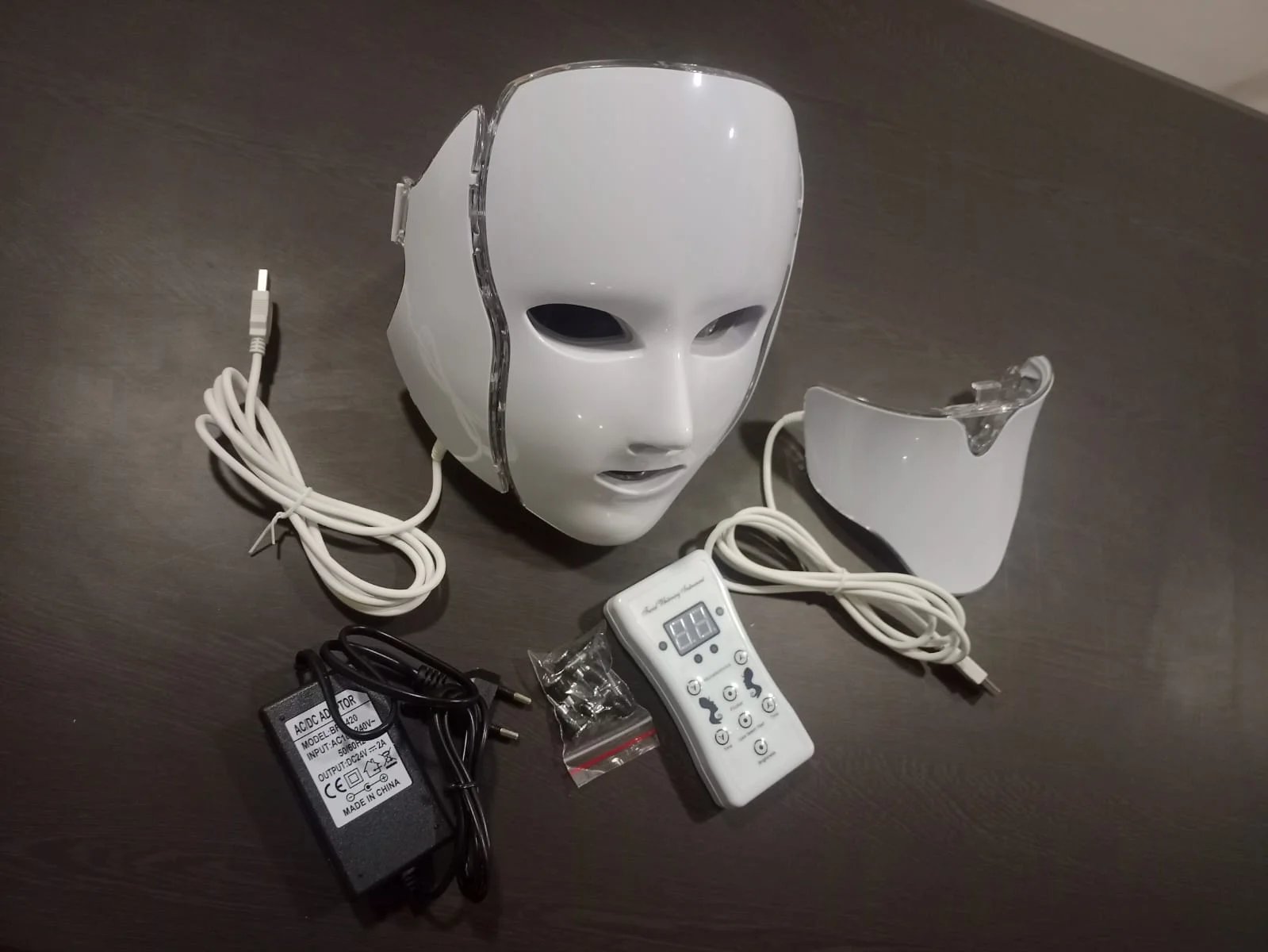 Infrared red light face mask